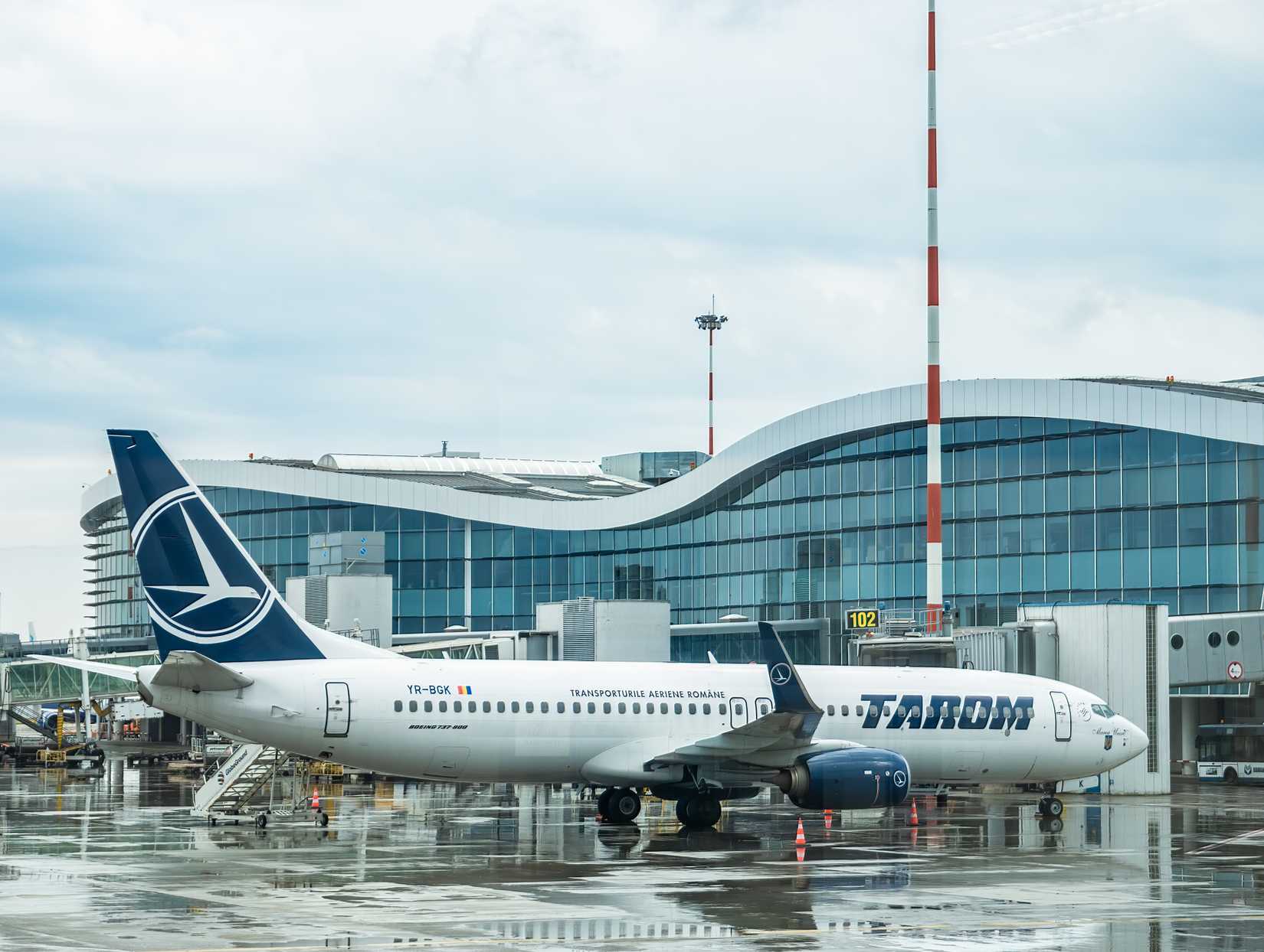 TAROM Boeing 737 at gate