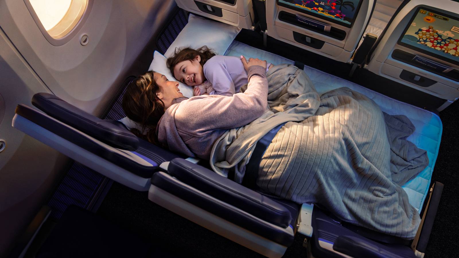 The Long-Haul Economy Battle: United Airlines' Relax Rows Vs. Air New Zealand's Skycouches