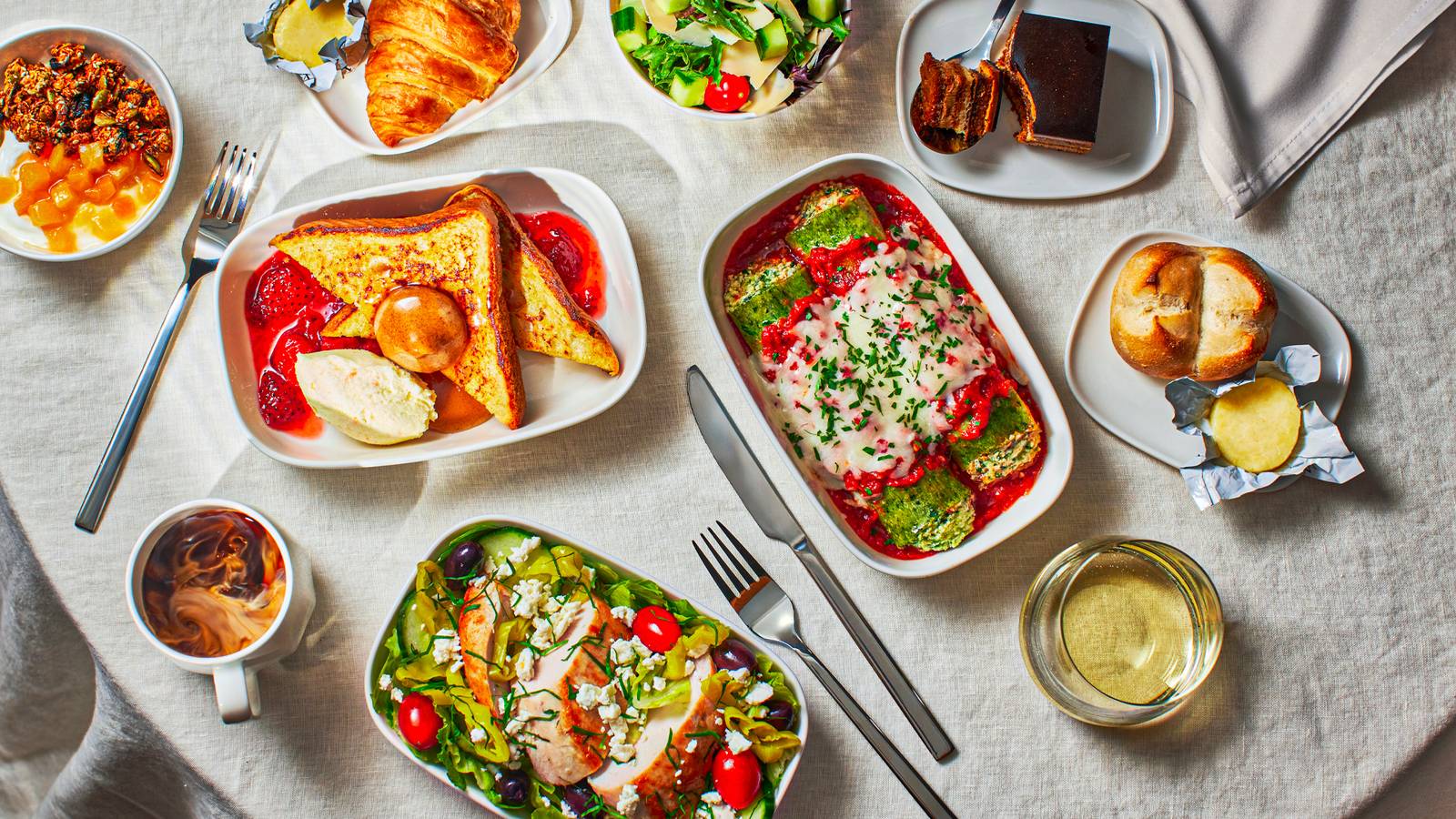 The New Inflight Dining Menus American & Delta Air Lines Passengers Are ...