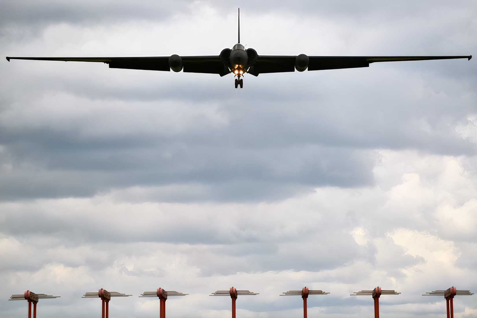 U2 making a landing on an overcast day