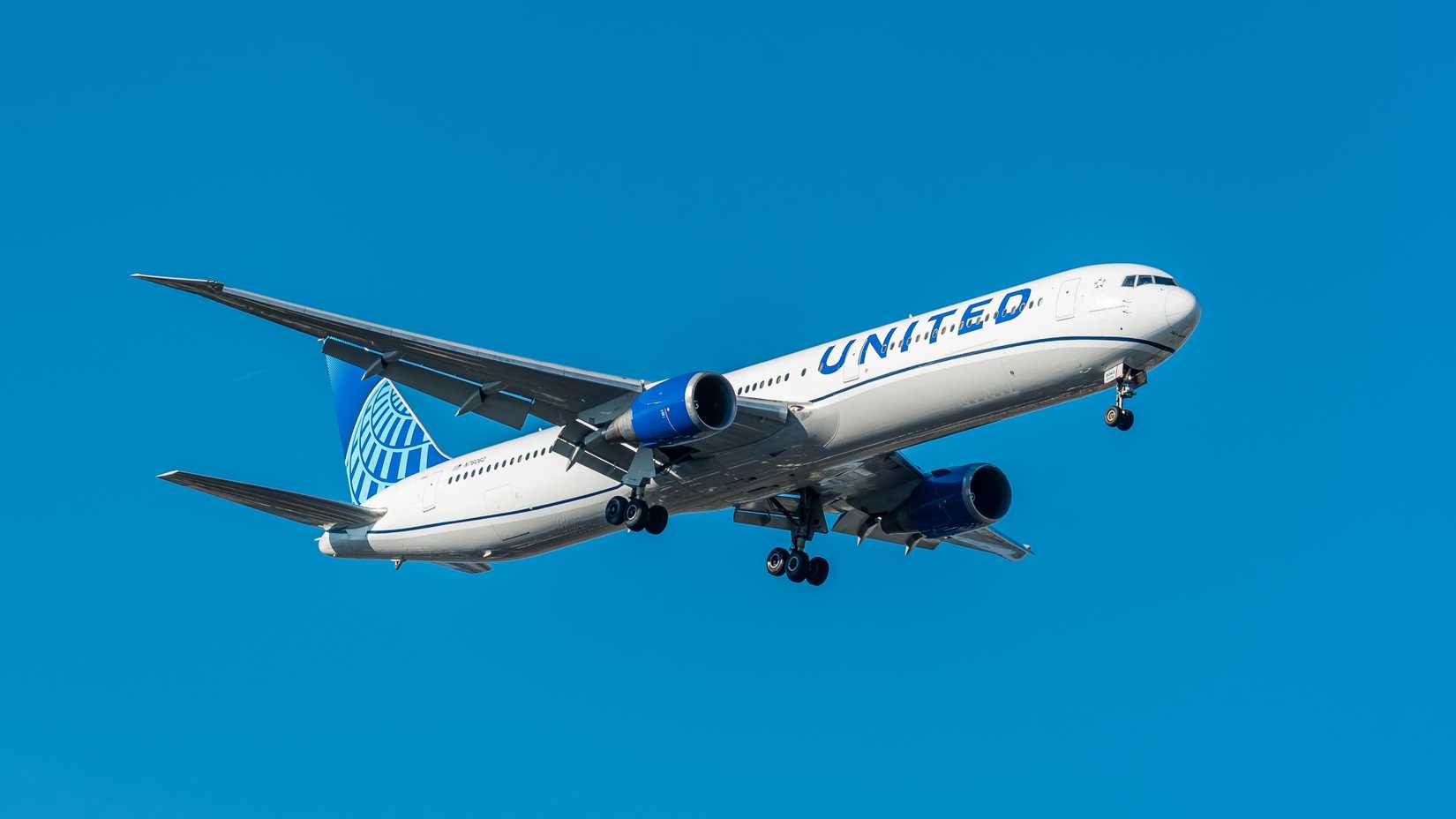 United Airlines Boeing 767-400ER Cangavi Shutterstock