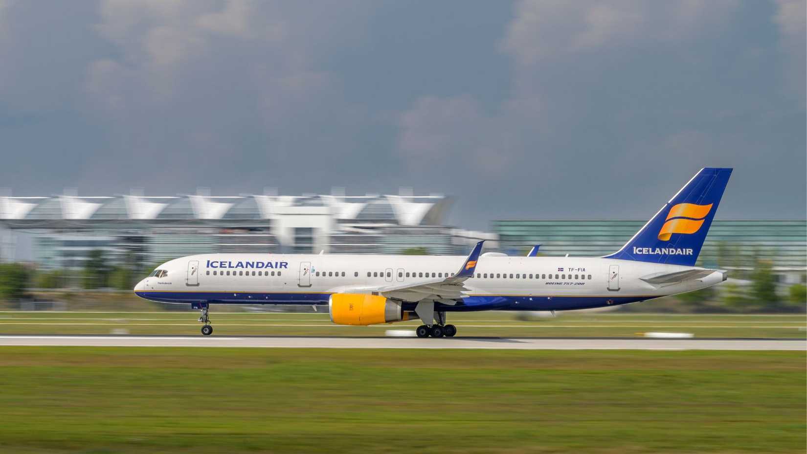 Icelandair Boeing 757 Taking Off