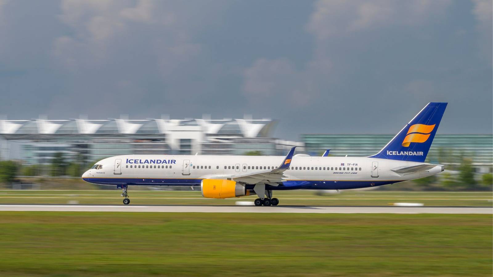 Icelandair Reports Veteran Pilot To Police After Unauthorized Flyover On Farewell Flight