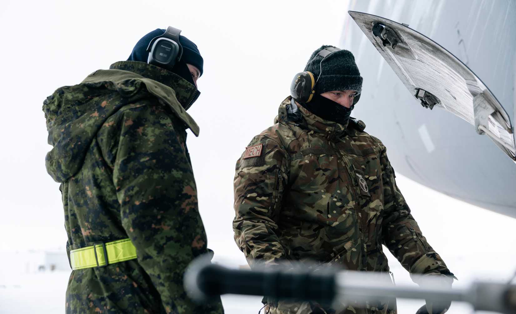 RAF C-17 Crew At CFS Alert