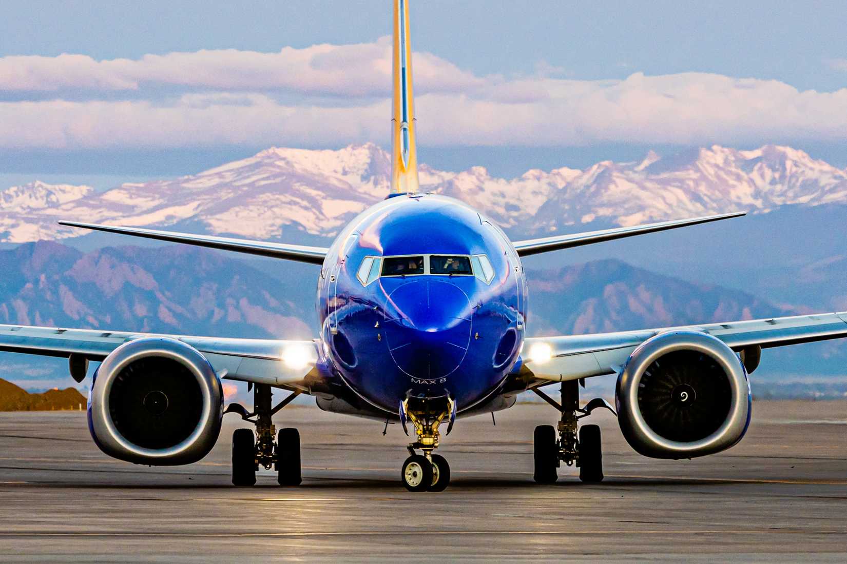 Southwest Airlines Boeing 737 front-on view