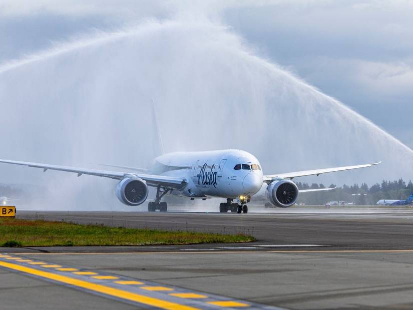 Alaska Airlines Boeing 787 Water Cannon Salute