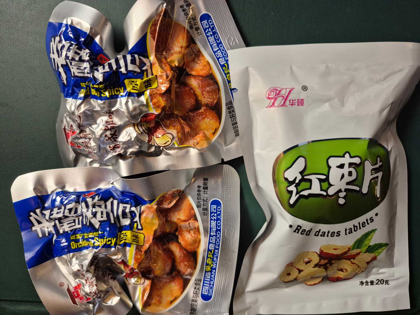 Snacks given on board Sichuan Airlines