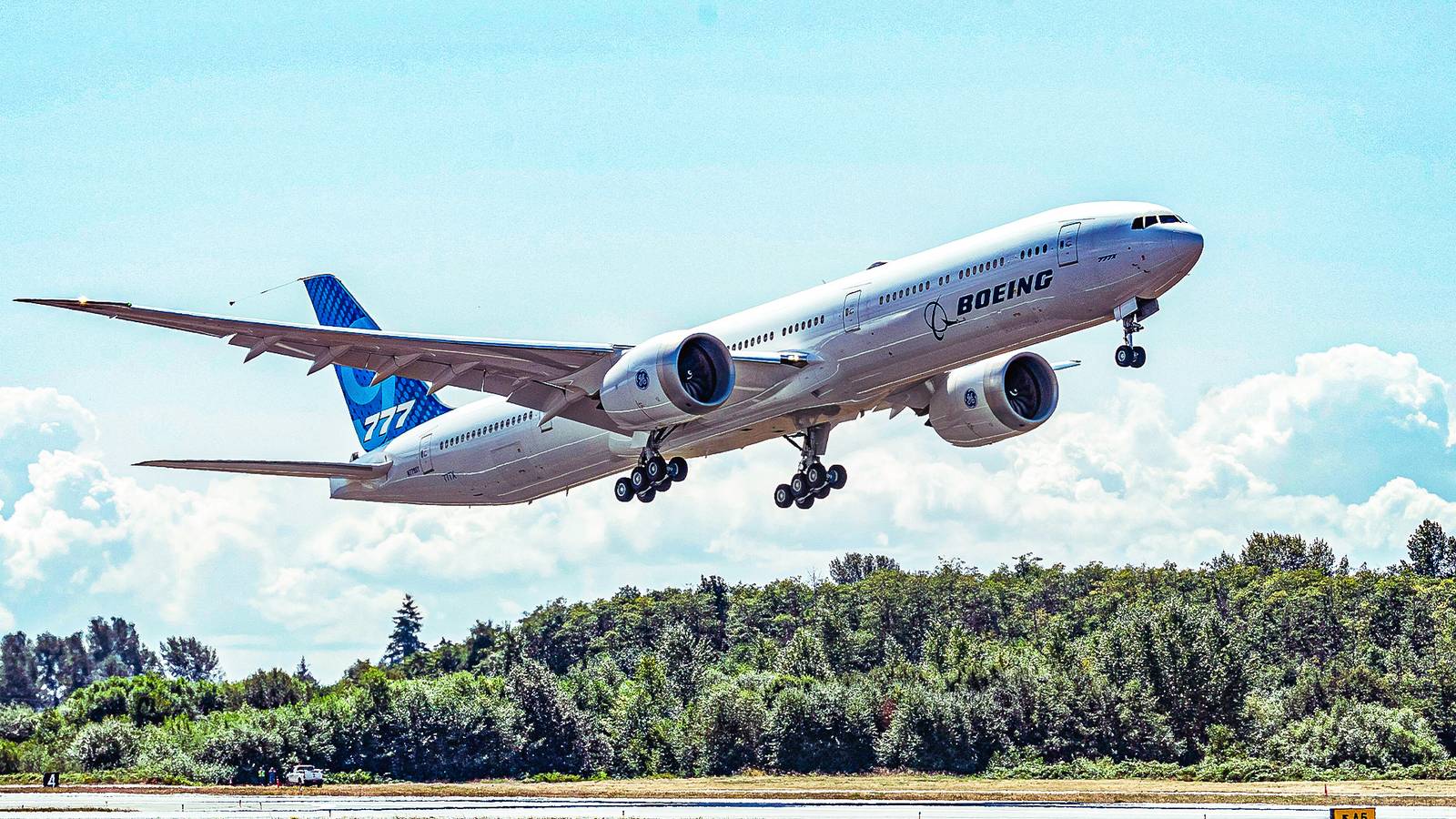 The Boeing 777X Part That Snapped After A Test Flight From Hawaii