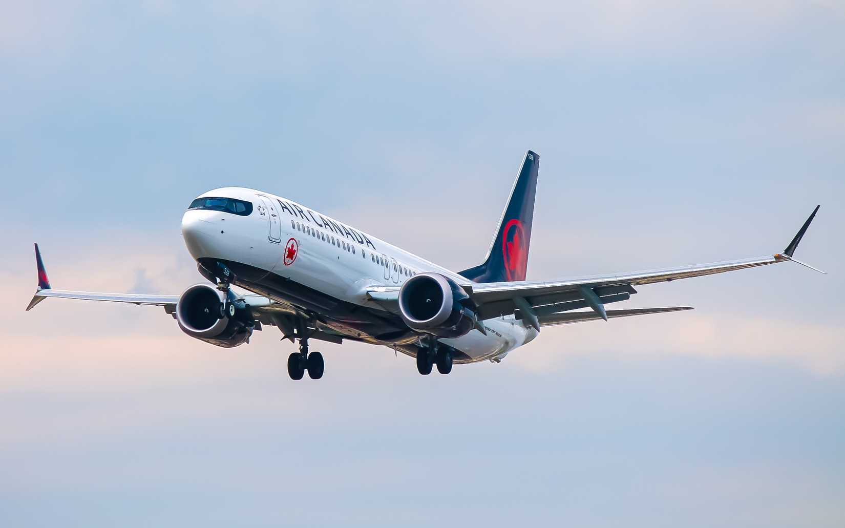 Air Canada Boeing 737 MAX 8 on approach