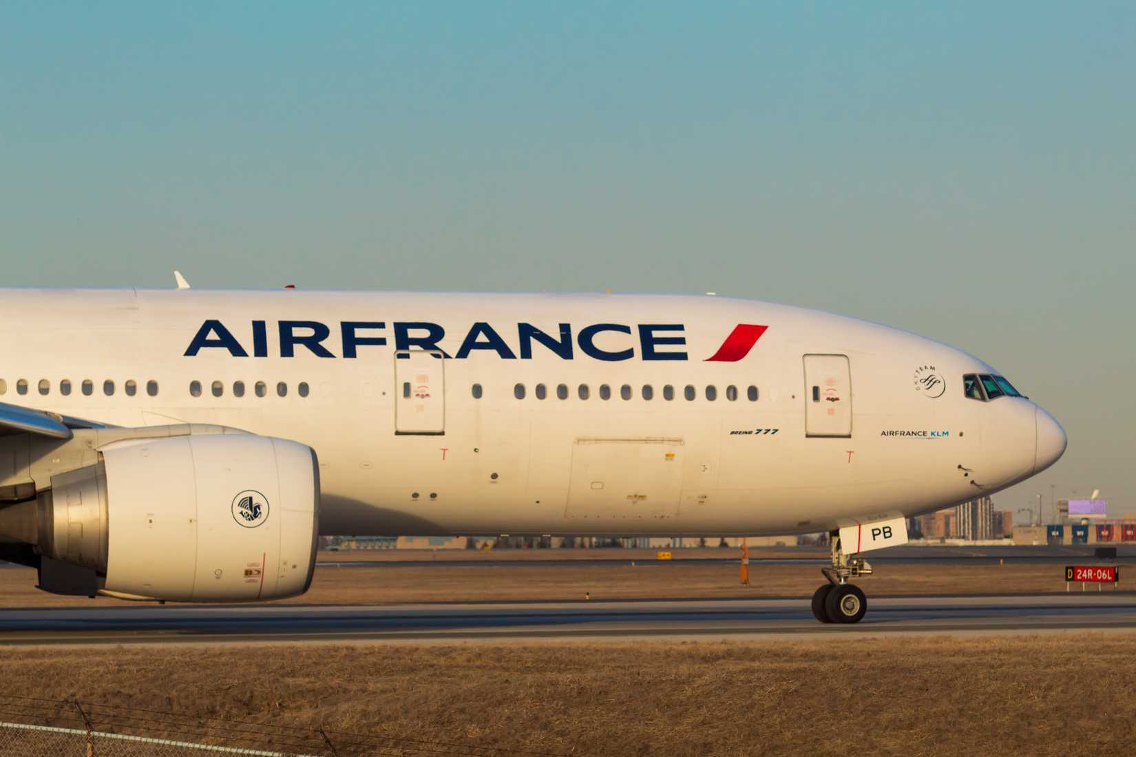 Air France Boeing 777-200 taxiing