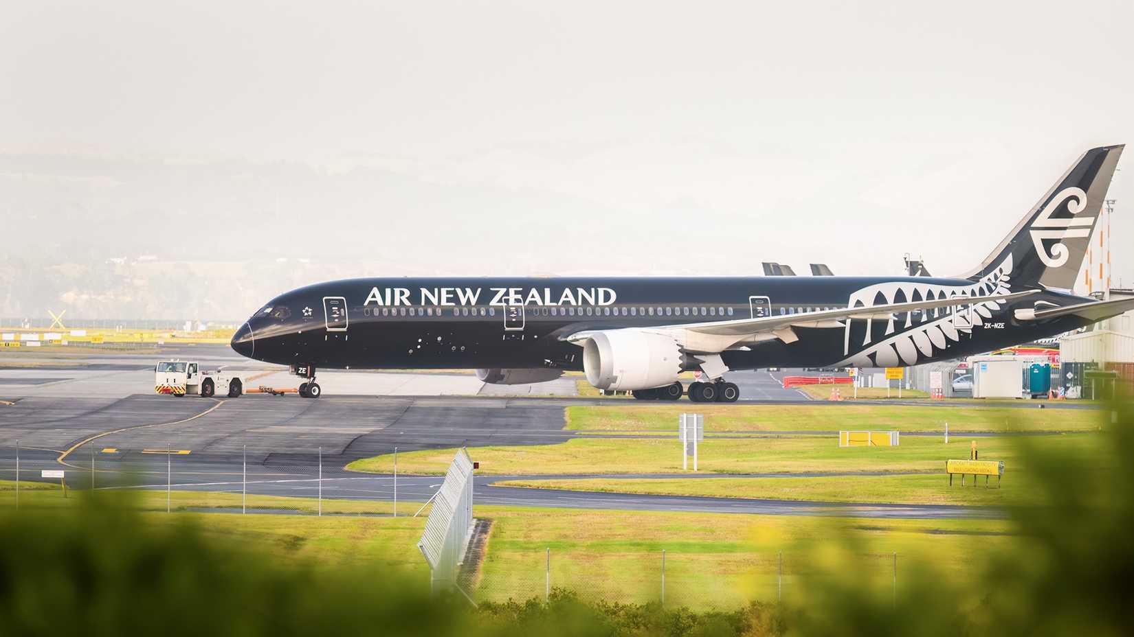 Air New Zealand Boeing 787-9  on apron (1)