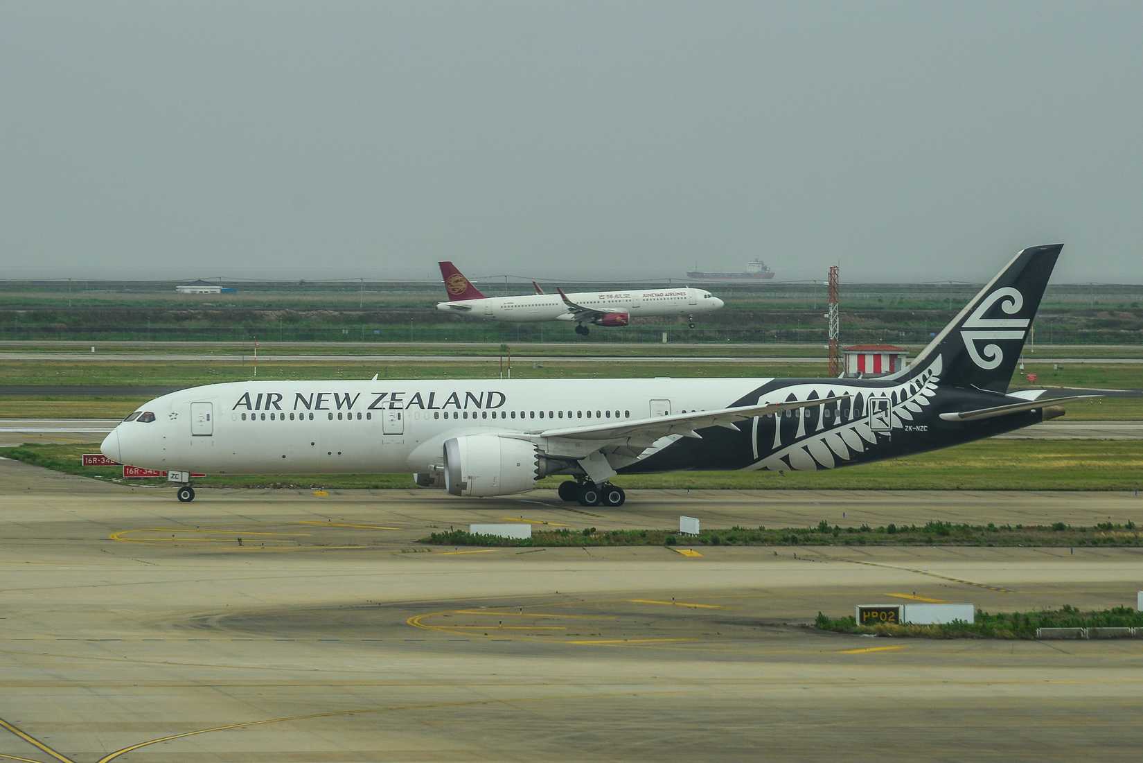 Air New Zealand Boeing 787-9 taxiing