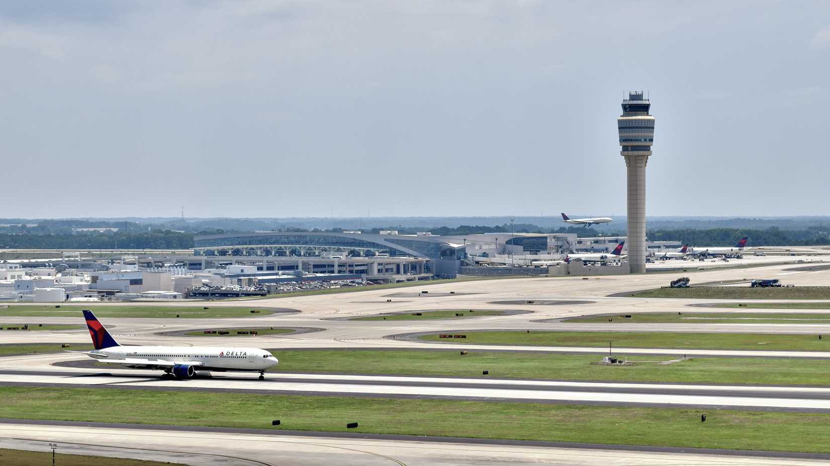 Air traffic control tower Atlanta (1)