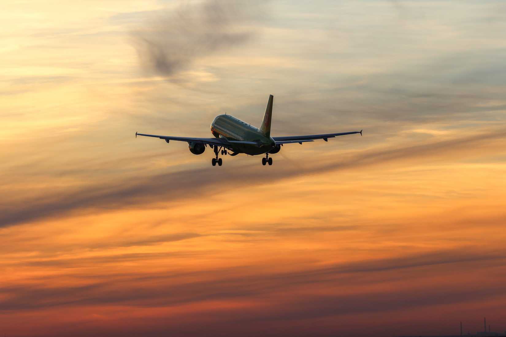 Airbus A320 Silhouette flying into the sunset