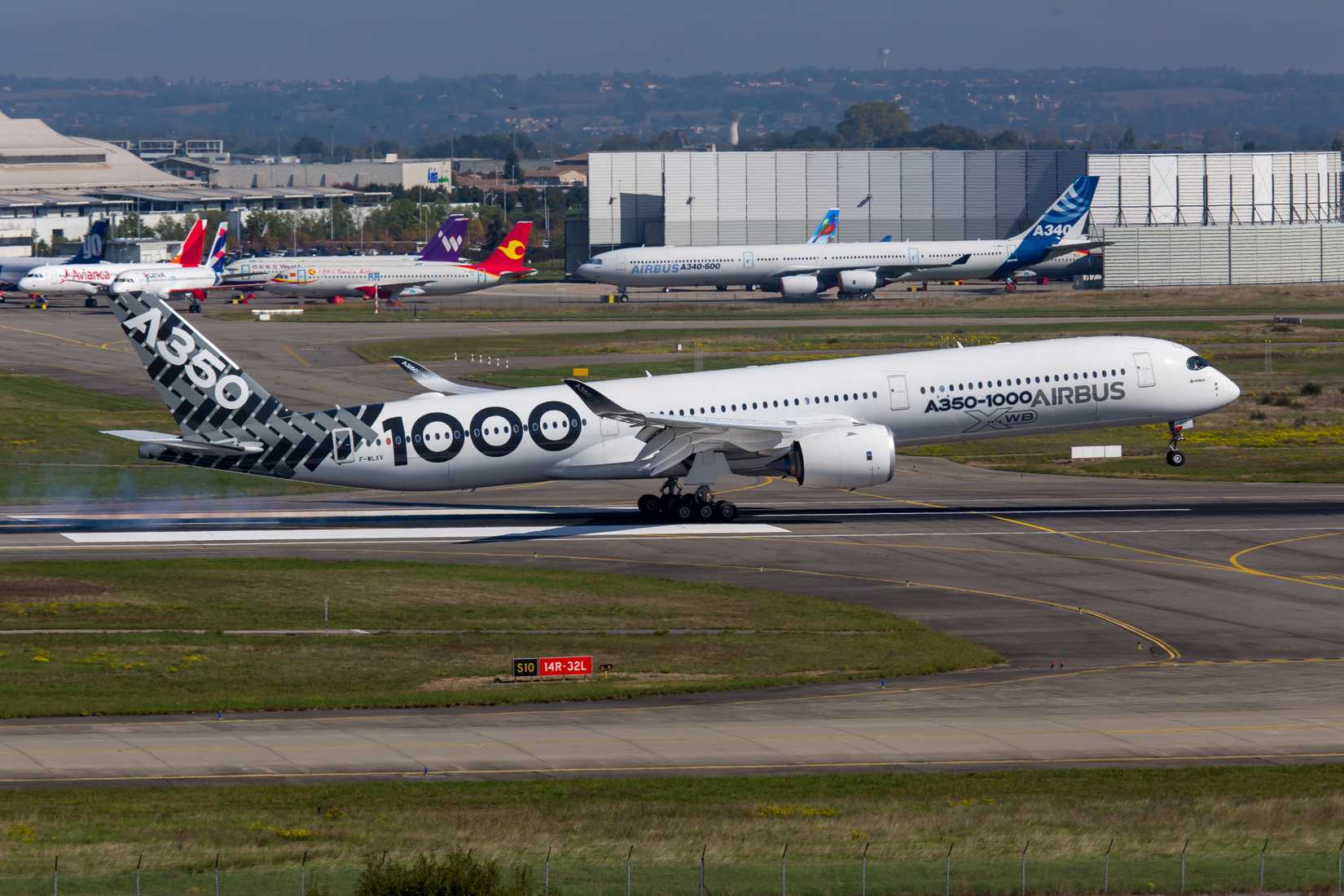 Why The Airbus A350 1000 Has Such A Long Range why-the-airbus-a350-1000-has-such-a-long-range