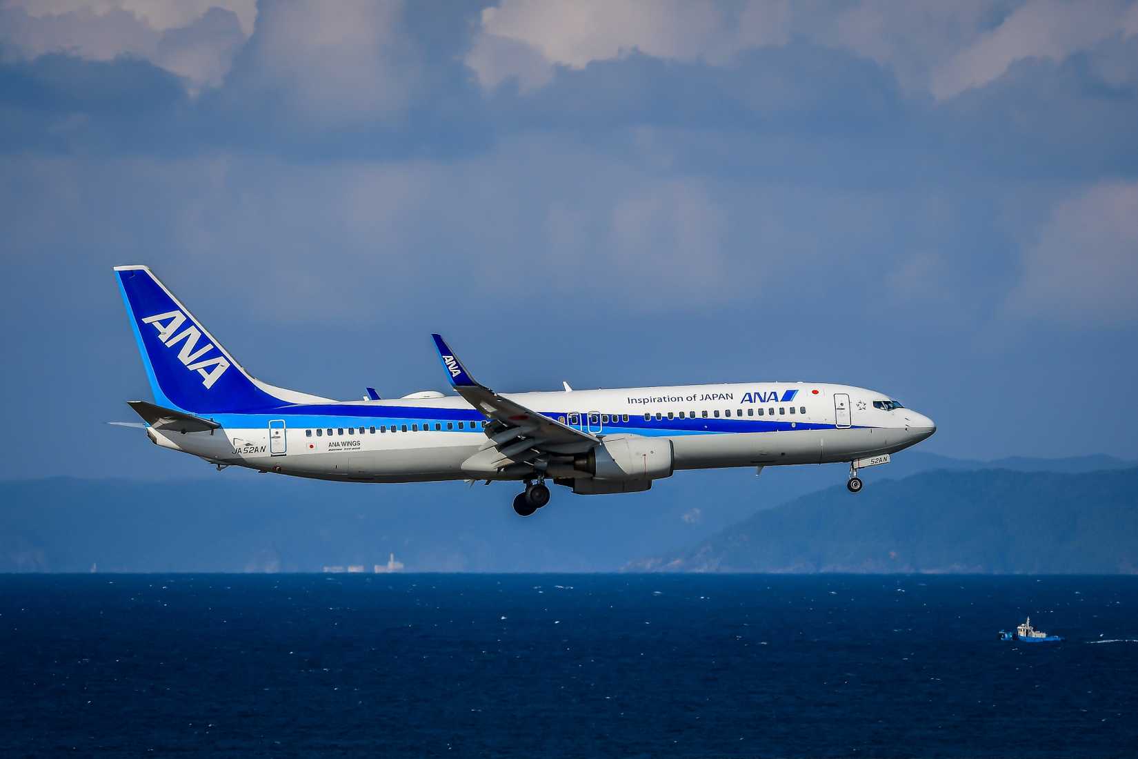 All Nippon Airways Boeing 737-800 landing at Okinawa Airport (OKA), Japan.