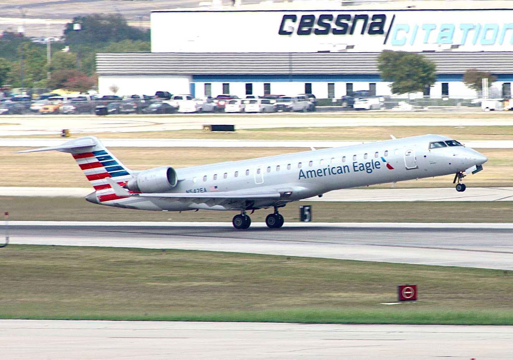 American Airlines CRJ7 on approach to airport