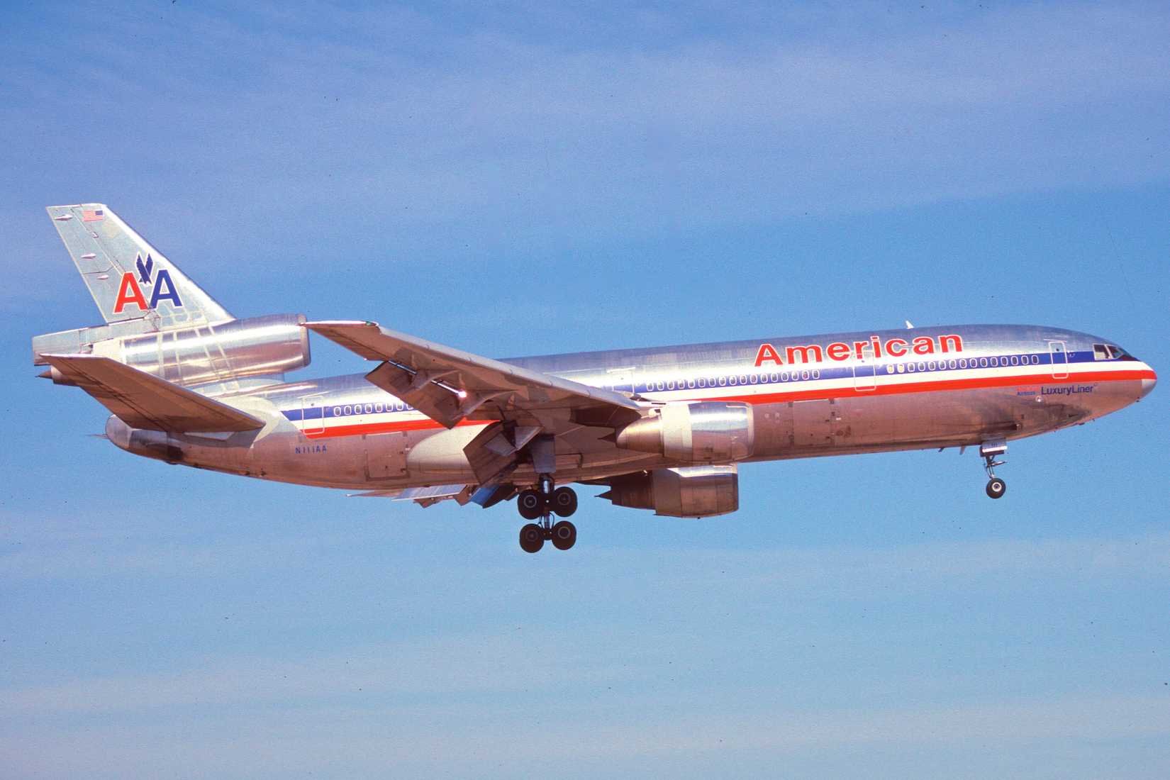 American Airlines DC-10 Landing