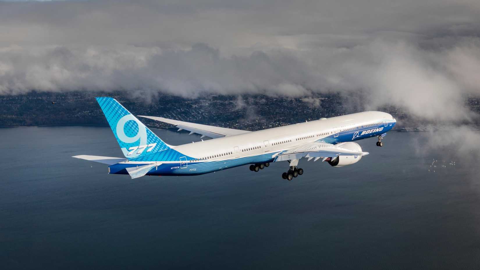 Boeing 777-9 in flight