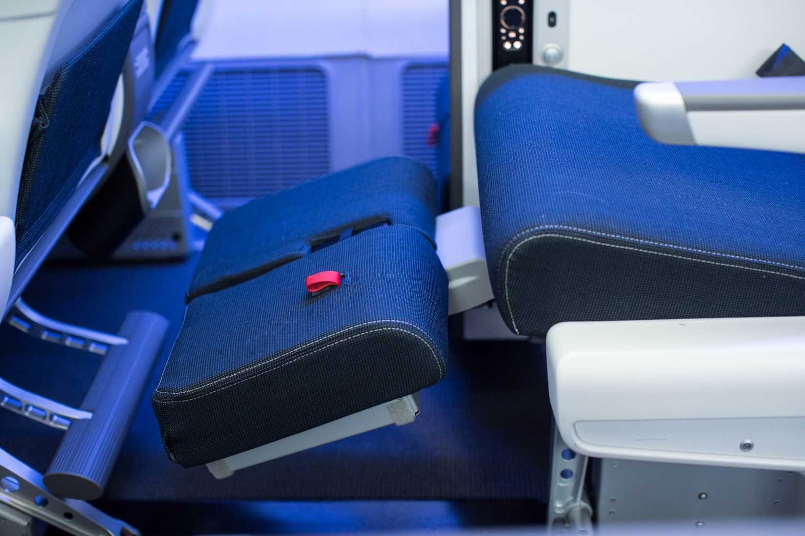 British_Airways-World_Traveller_Plus-ref105808