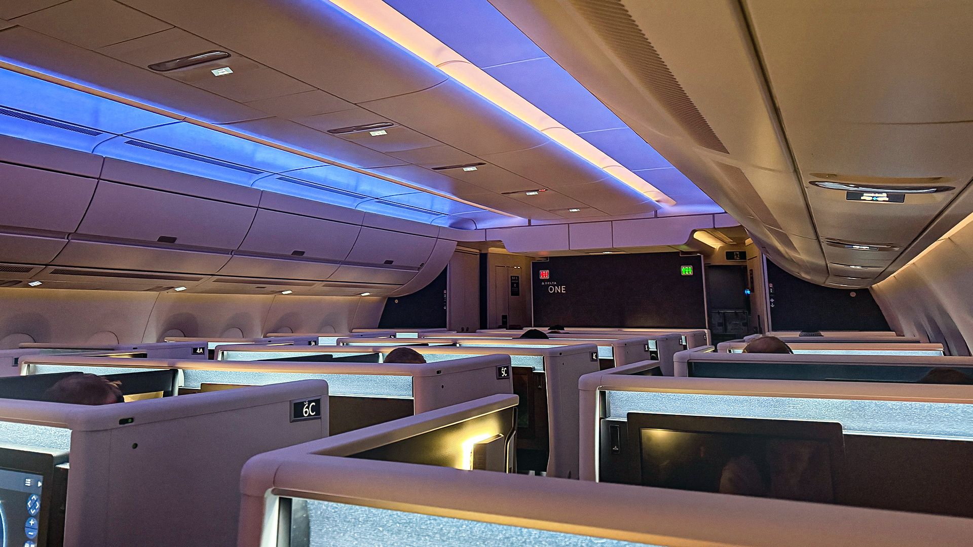 How Cabin Lighting Affects The Passenger Experience