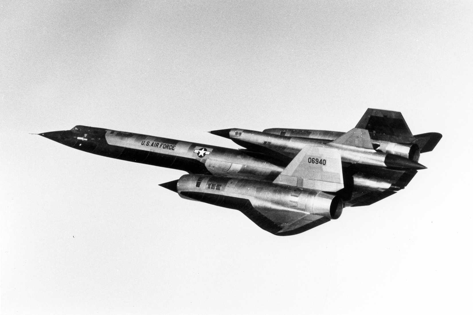 D-21 was originally designed to be launched at supersonic speed from the back of an M-21 carrier aircraft-1