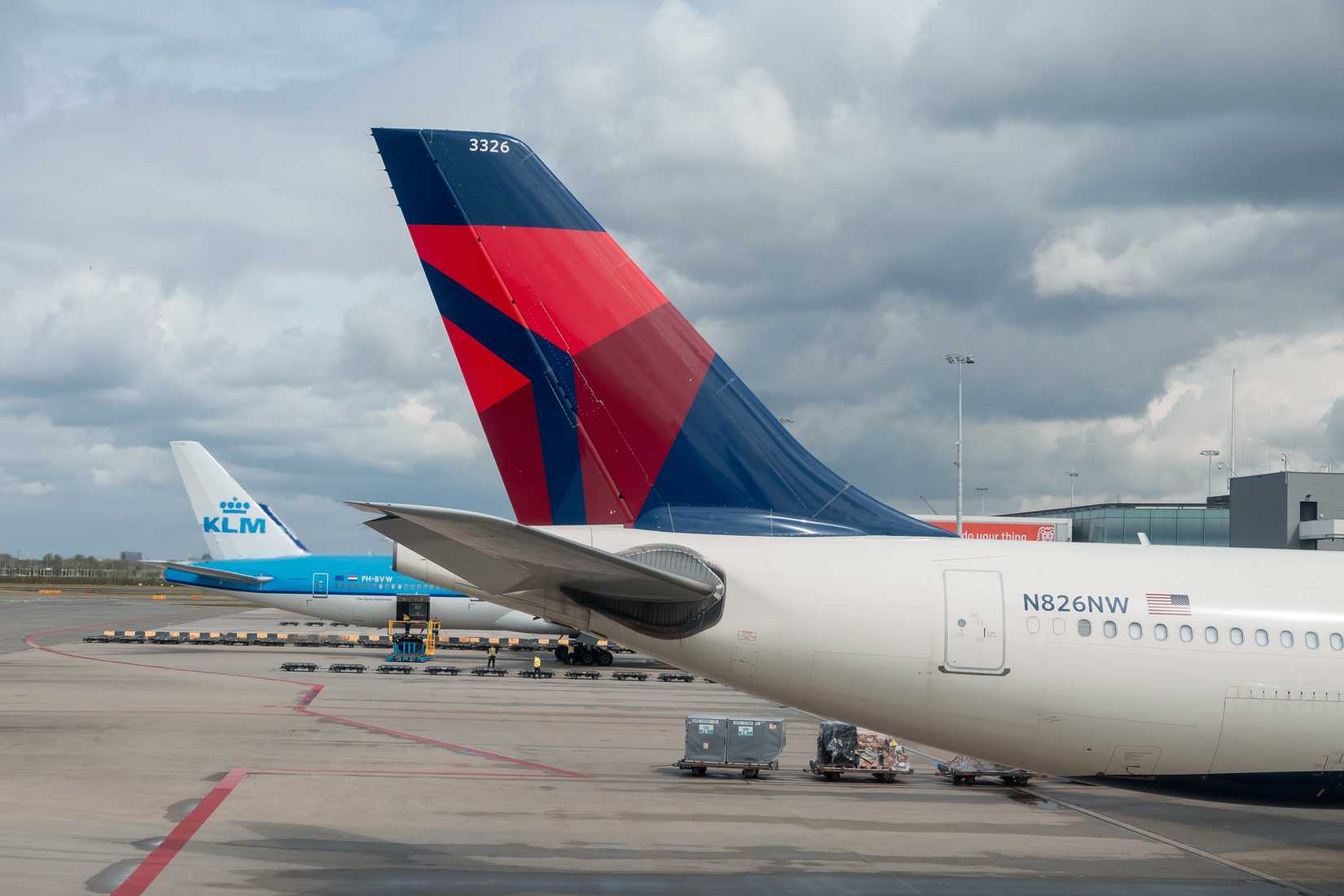 Delta and KLM aircraft side by side