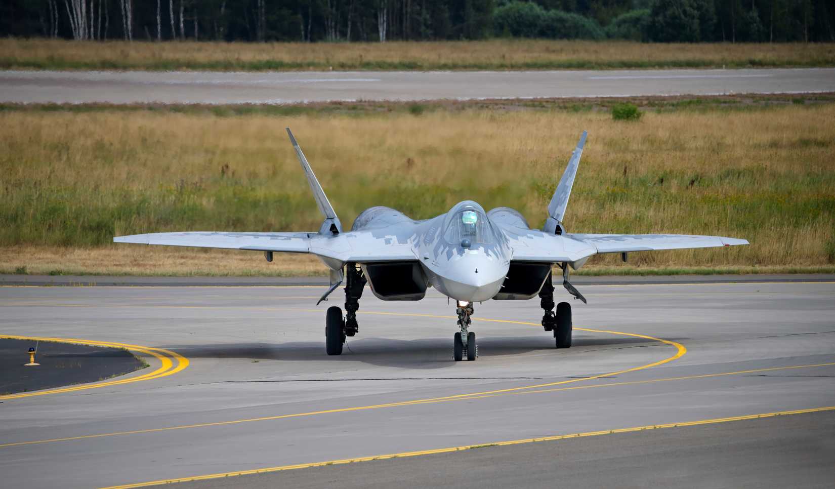 Demonstration flight of Sukhoi Su-57.