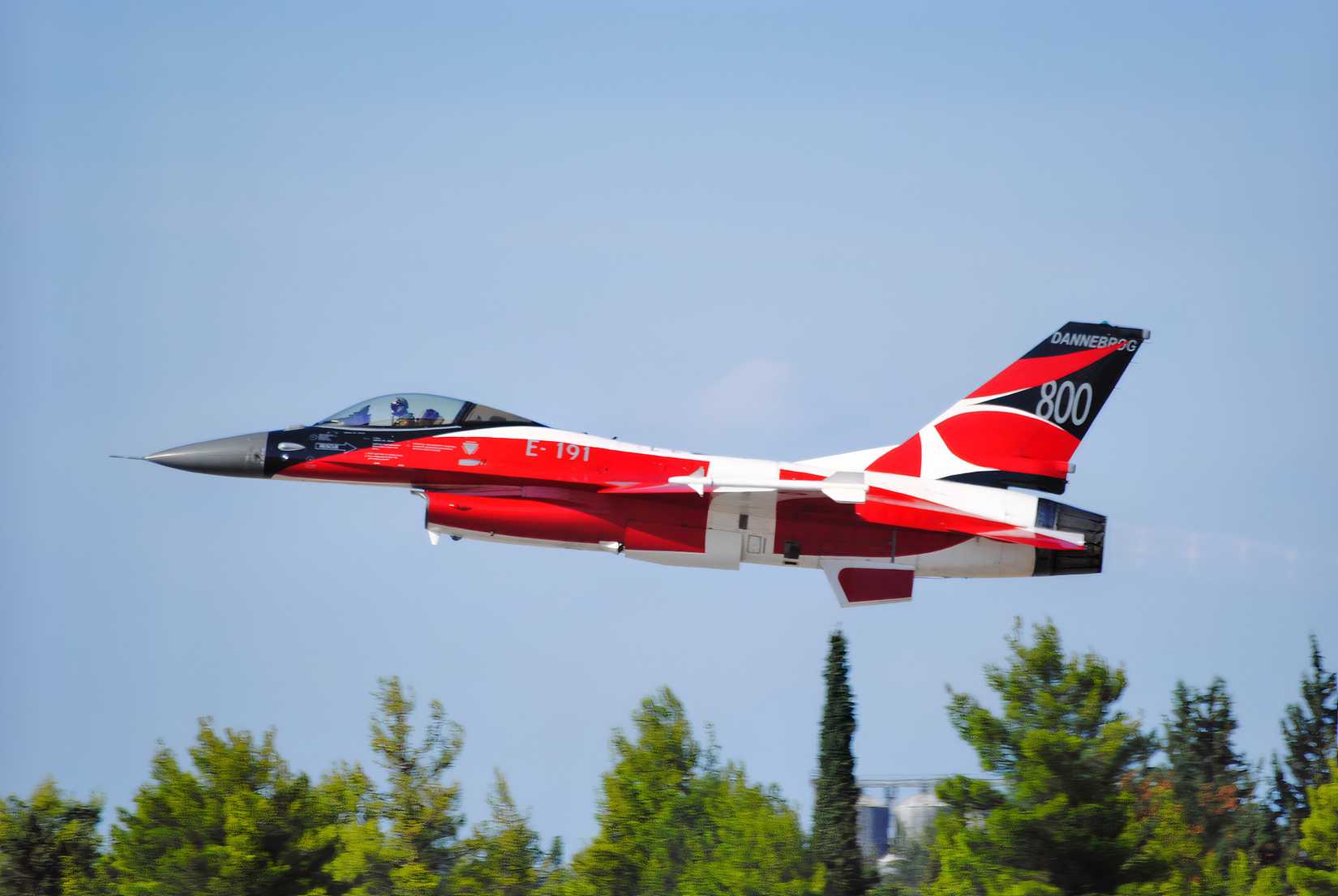 Danish F-16 Dannebrog at an airshow 