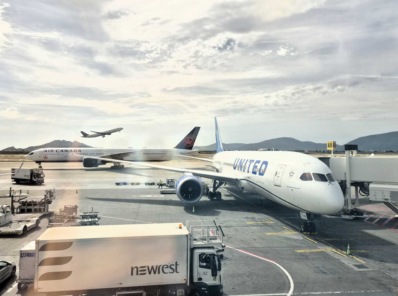 United Boeing 787, Air Canada Boeing 777 and Delta A330 