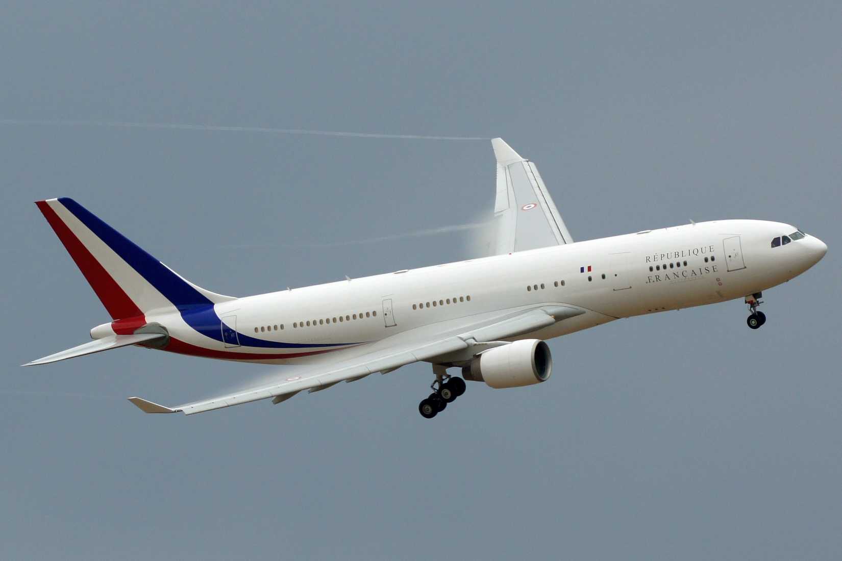 F-RARF_-_A330-200_-_French_Airforce_-_EVX_-_Training_BA105_CTM1275_-_04365