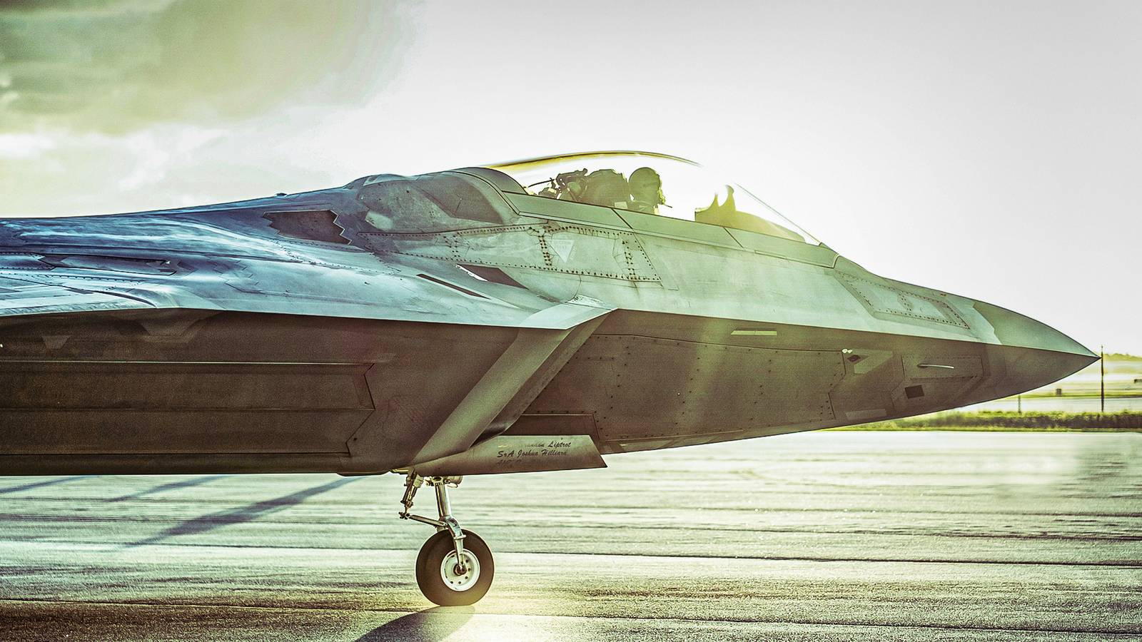 How The F-22 Raptor's Radar Compares To The F-35's AN/APG-81