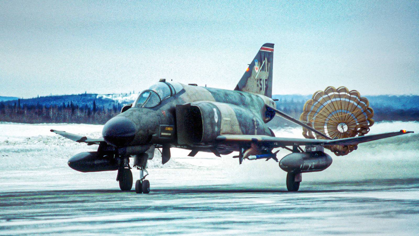 F-4 Phantom II: O Design de 'Força Bruta' Que Nenhuma Força Aérea Moderna Replica