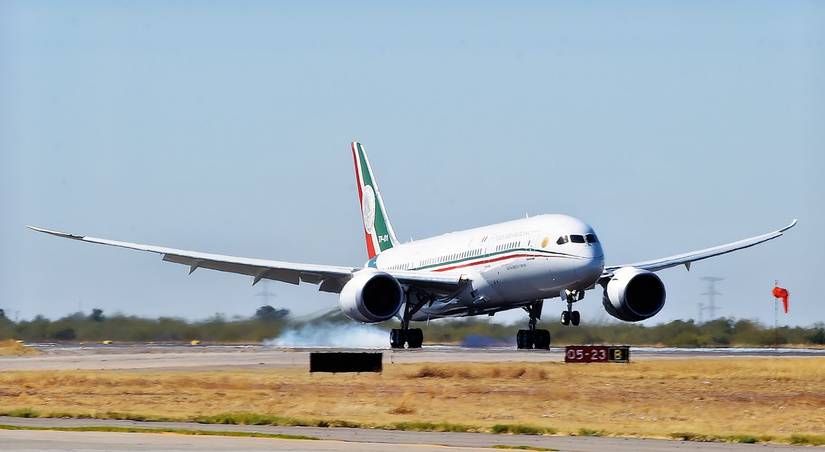 Fuerza_Aérea_Mexicana,_Boeing_787-8_Dreamliner,_XC-MEX_(cropped)