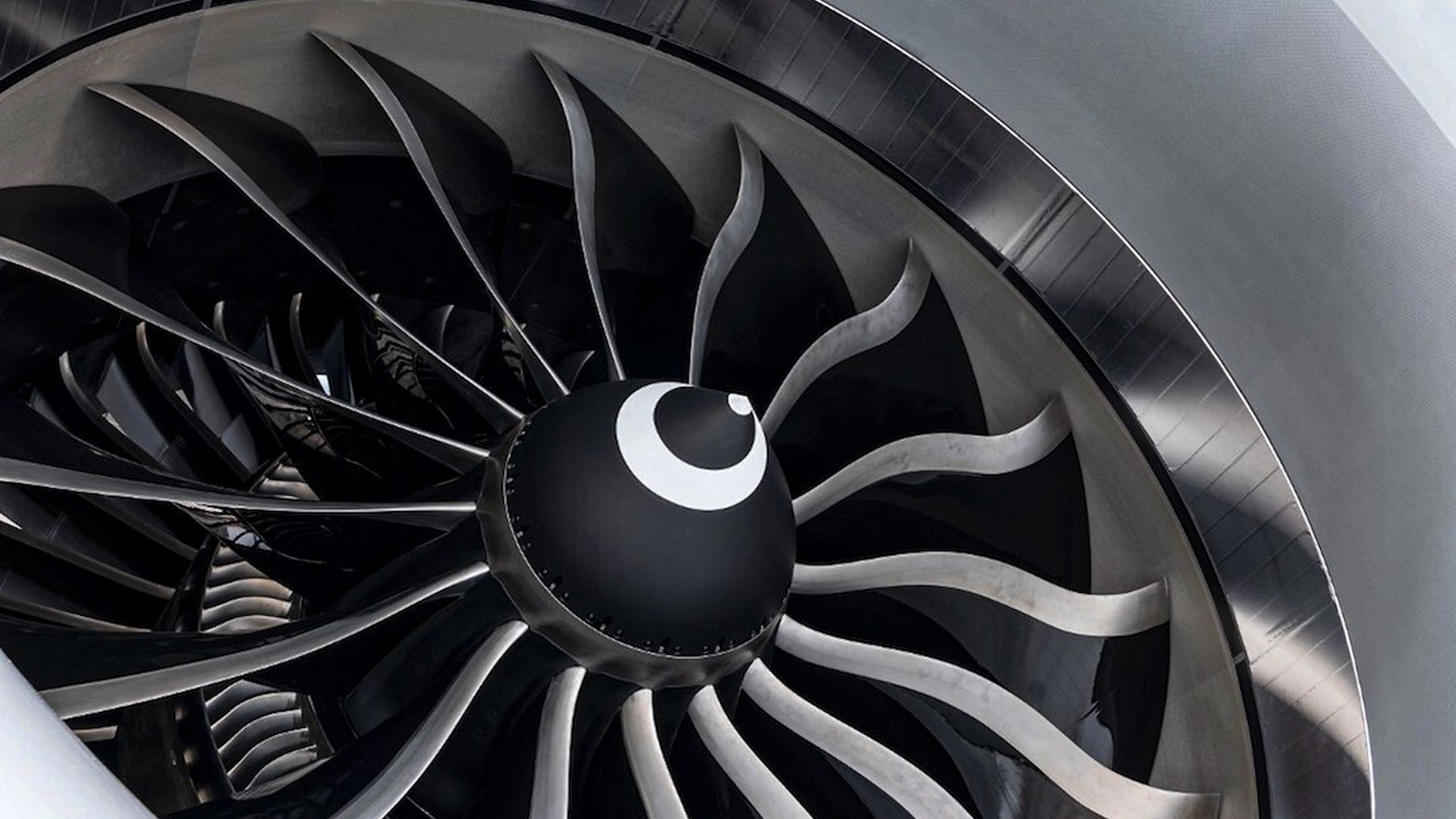 Here's Why The GE9X's Massive Fan Is Creating Engineering Problems No One Has Solved Before