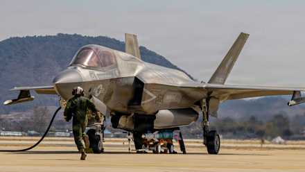 How Much Do F-35 Pilots Earn Compared To F-22 Pilots In 2026