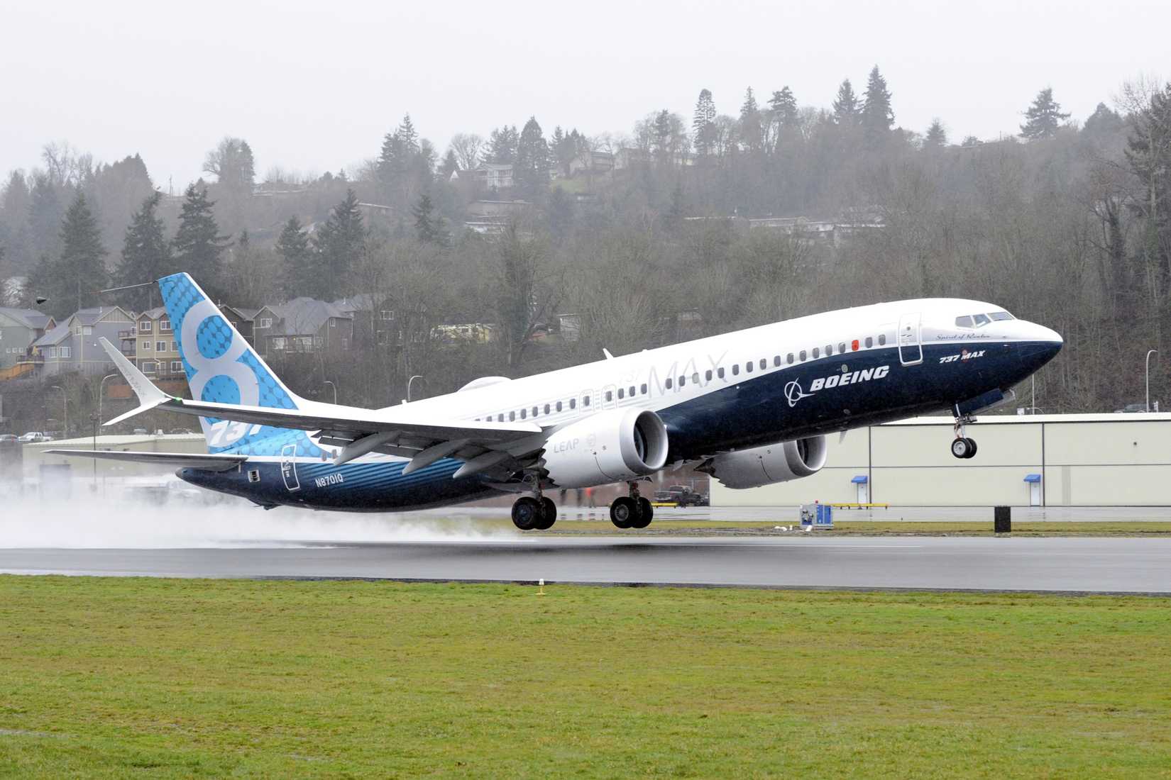 Boeing 737 MAX 8 taking off