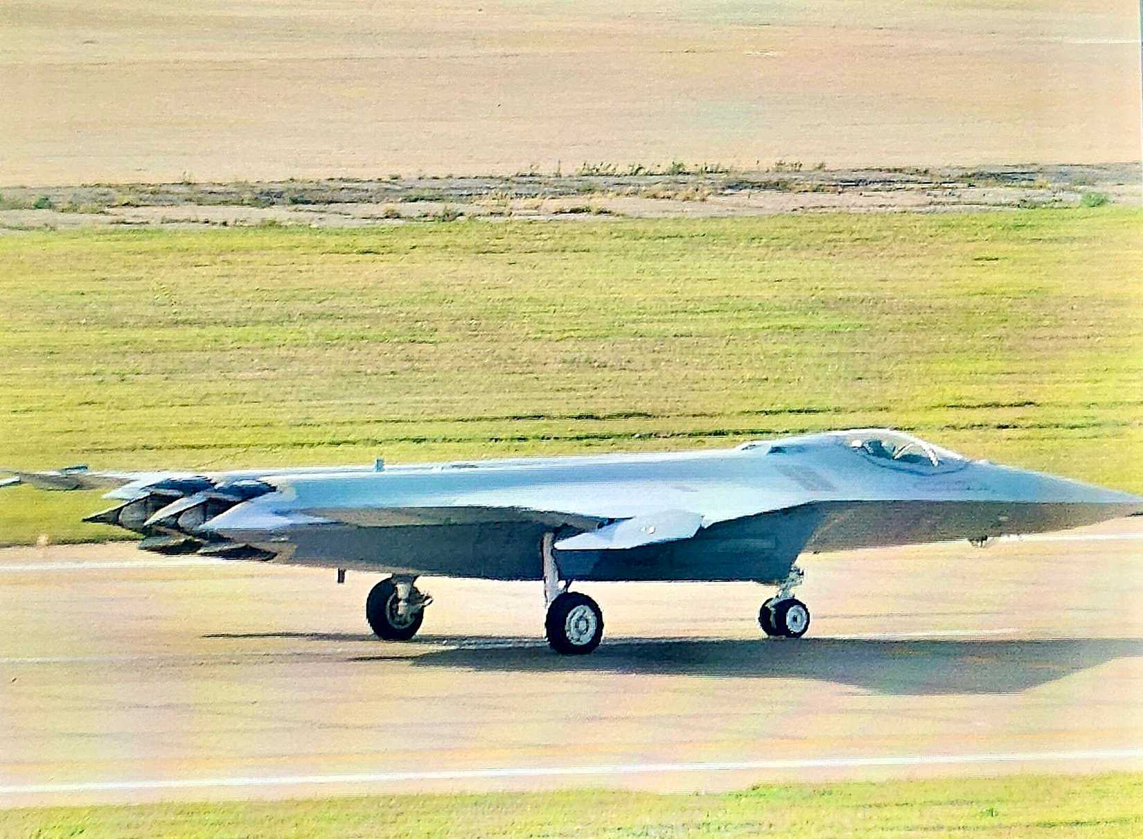 Leaked image of the Shenyang J-50, or J-XDS, from Chinese social media.