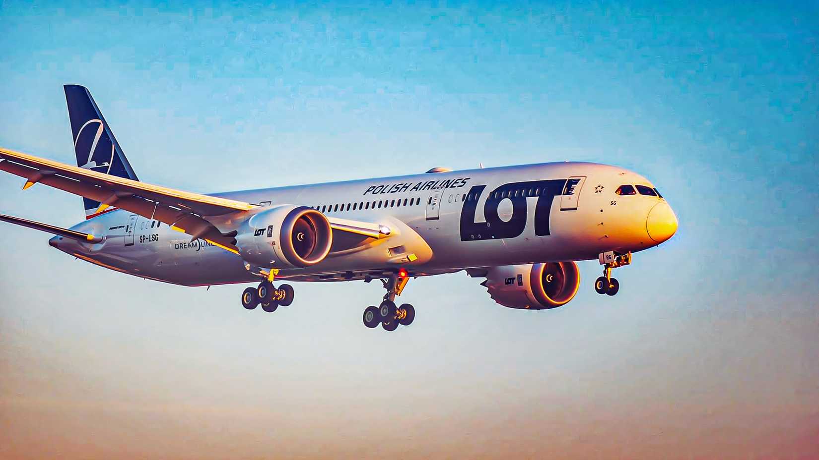 LOT Polish Boeing 787 final custom thumbnail
