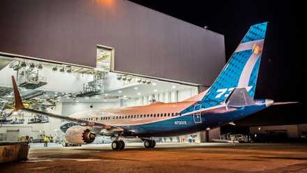 boeing 737 max 7 hangar