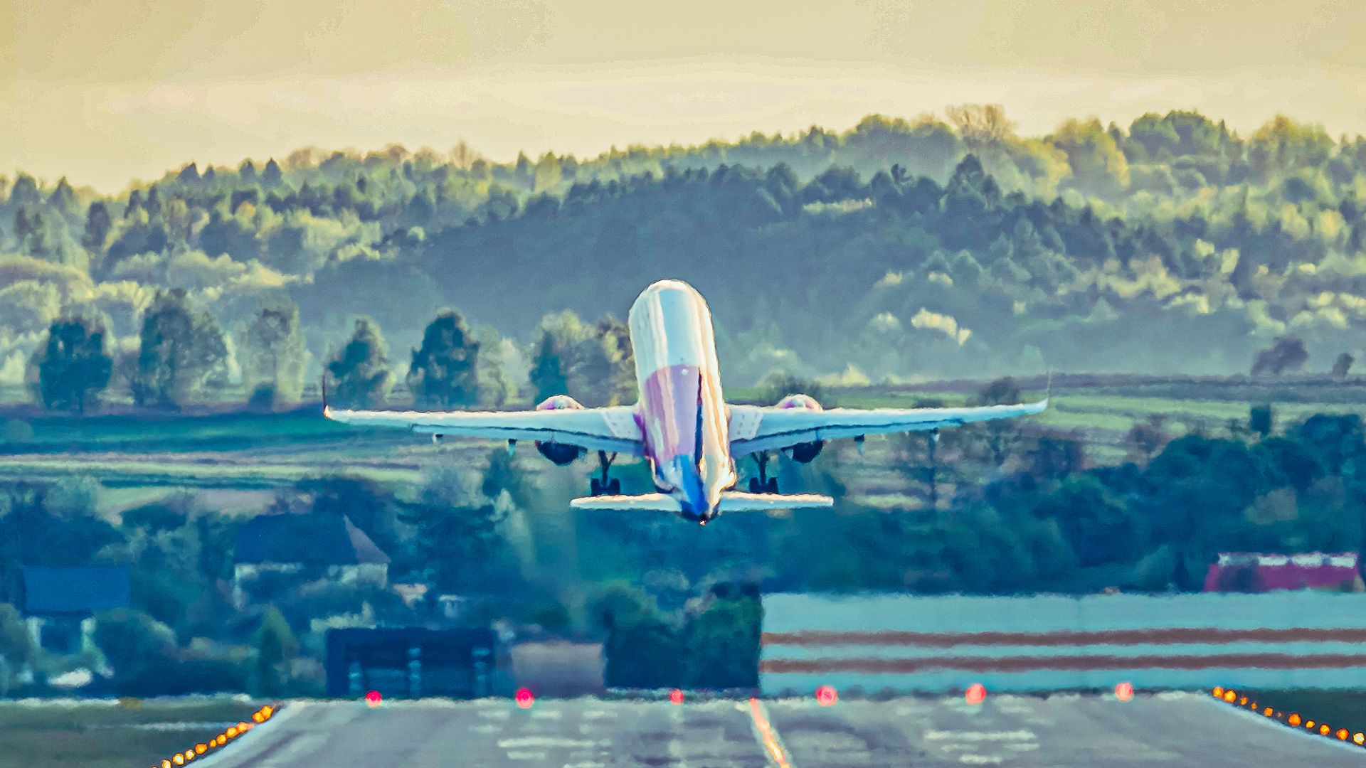 Why Pilots Deliberately Pull Back Thrust Seconds After Lifting Off The Runway