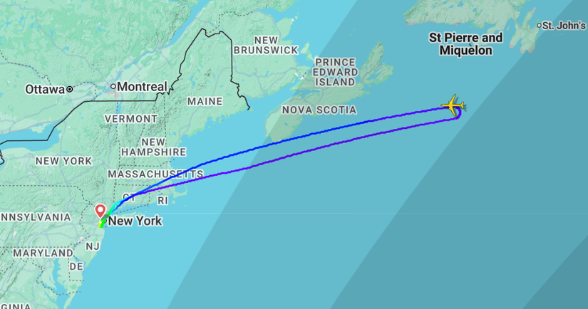 flightradar24 united flight diversion
