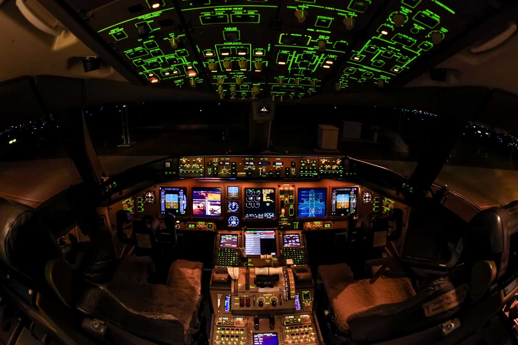 Boeing 777-300 Flight Deck