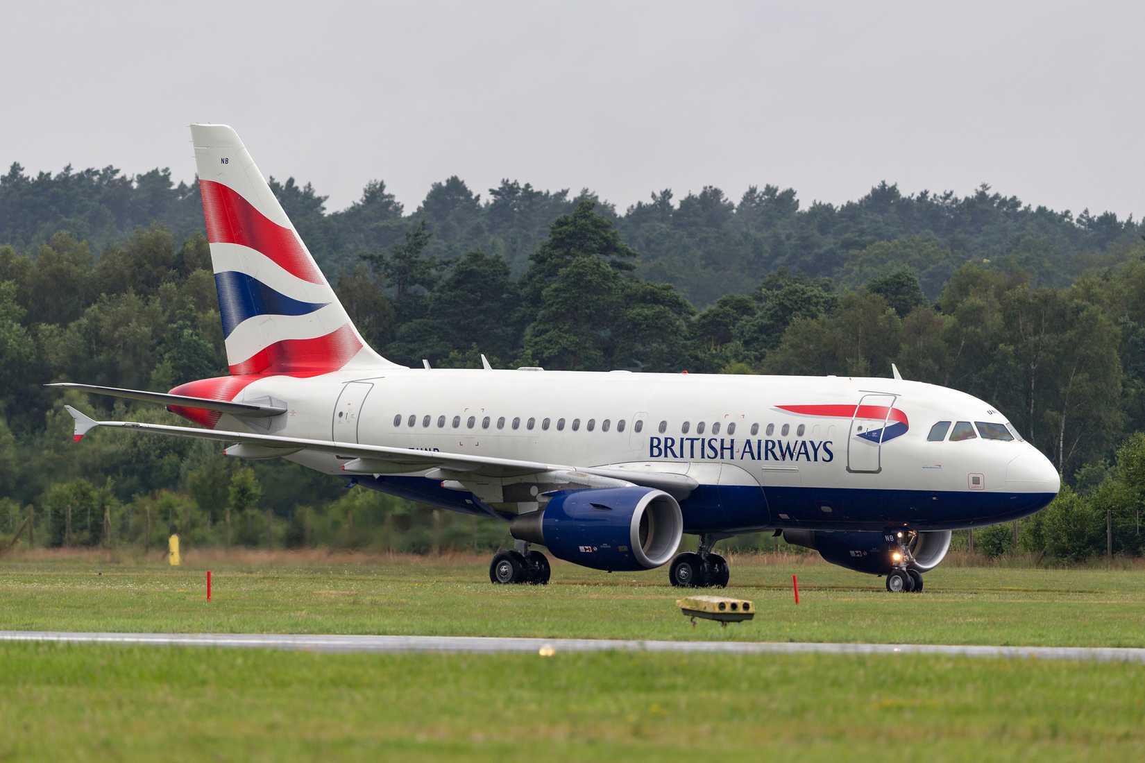 British Airways Airbus A318-100 Taxiing