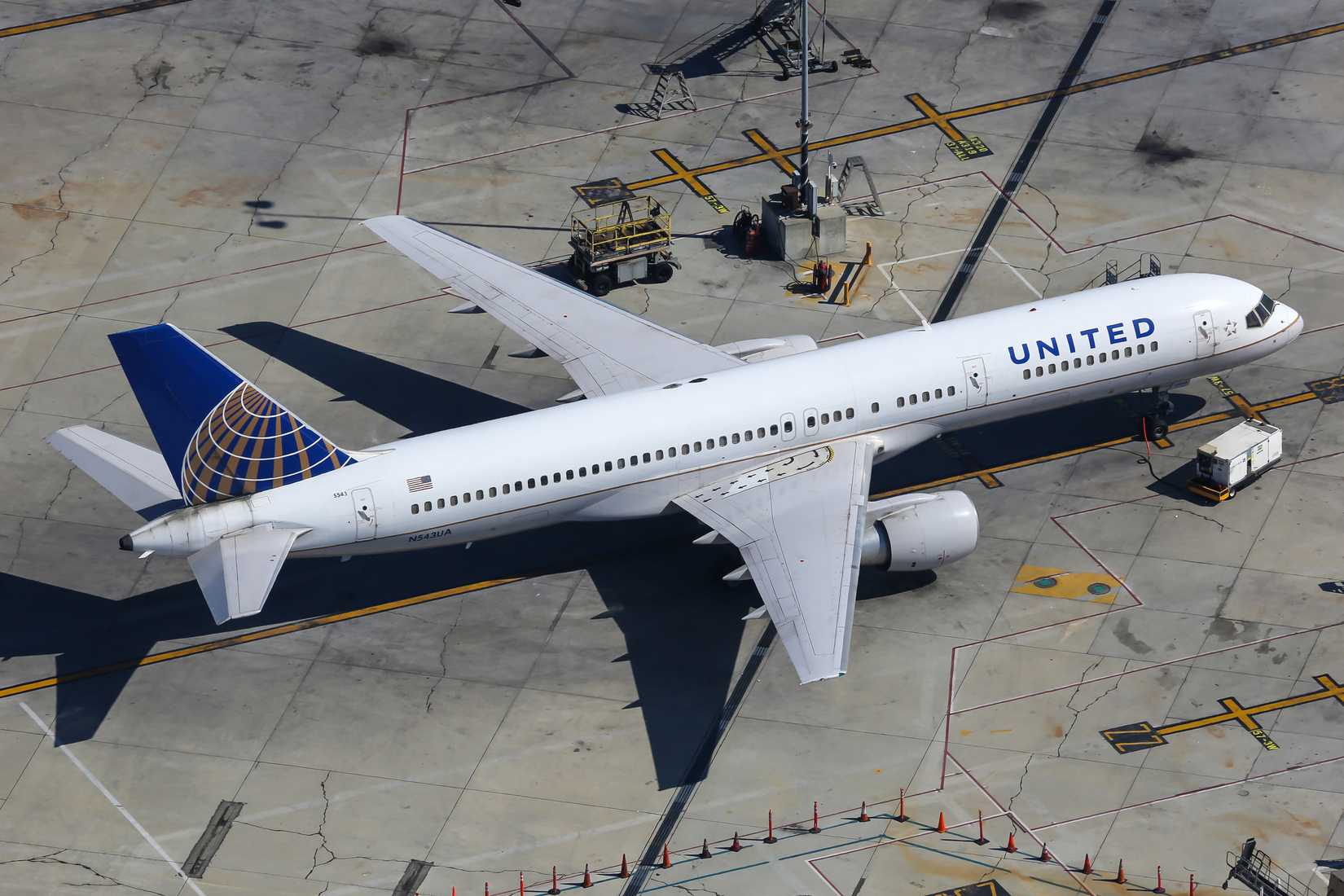 United Airlines Boeing 757-200 (Pratt & Whitney Powered) Parked