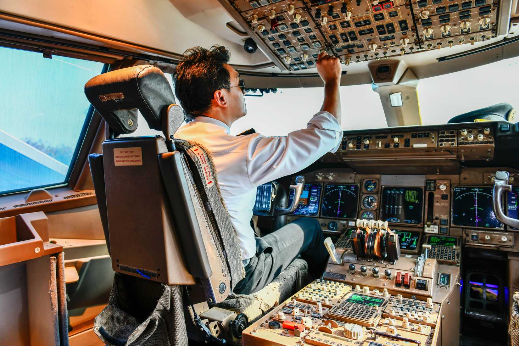 Boeing 747 pilot