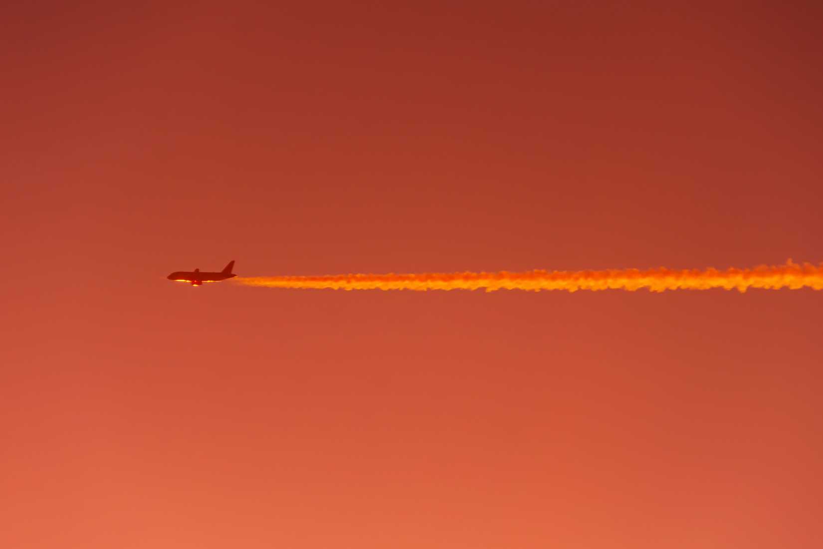 SSJ 100 Contrail