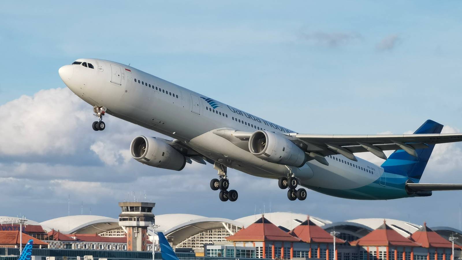4 Hours & 24 Holding Patterns: What Caused This A330neo To Fly In Circles