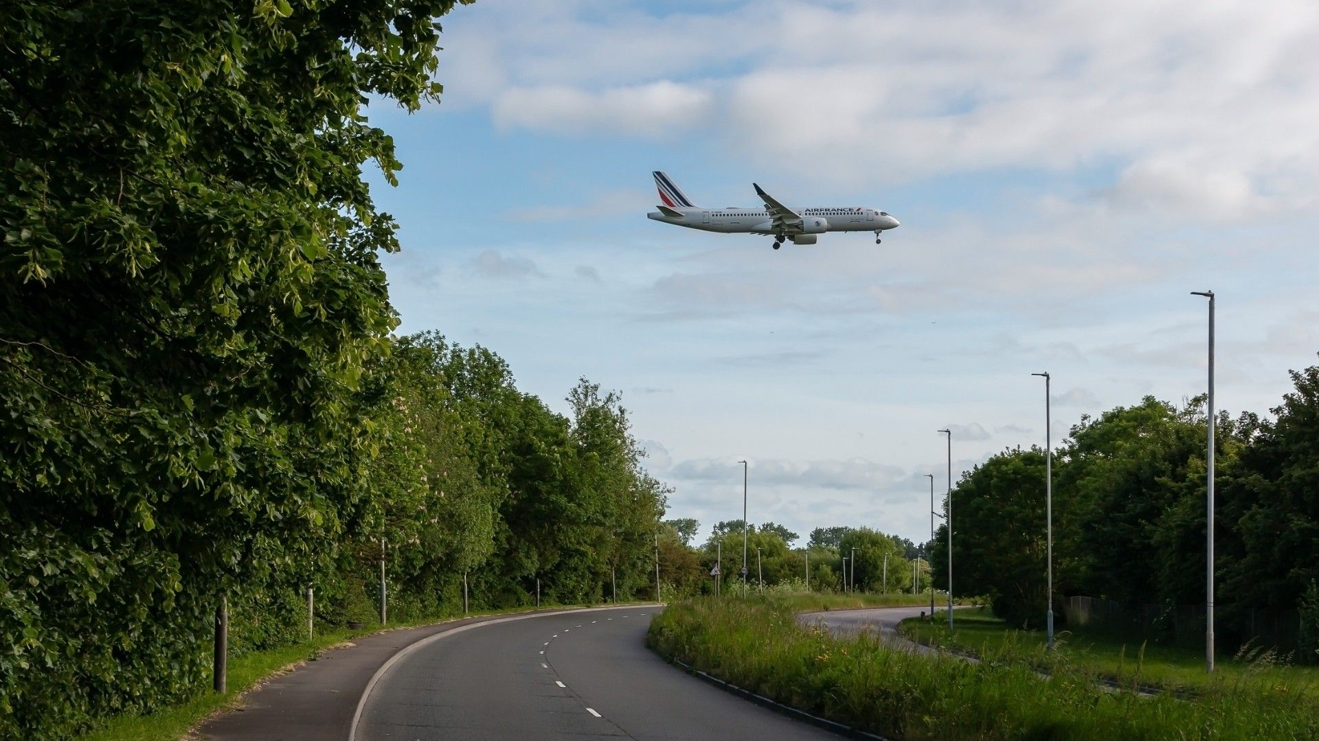 Air France A220 Landing In London