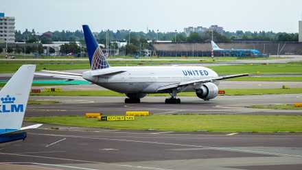 United 777 Taxiing